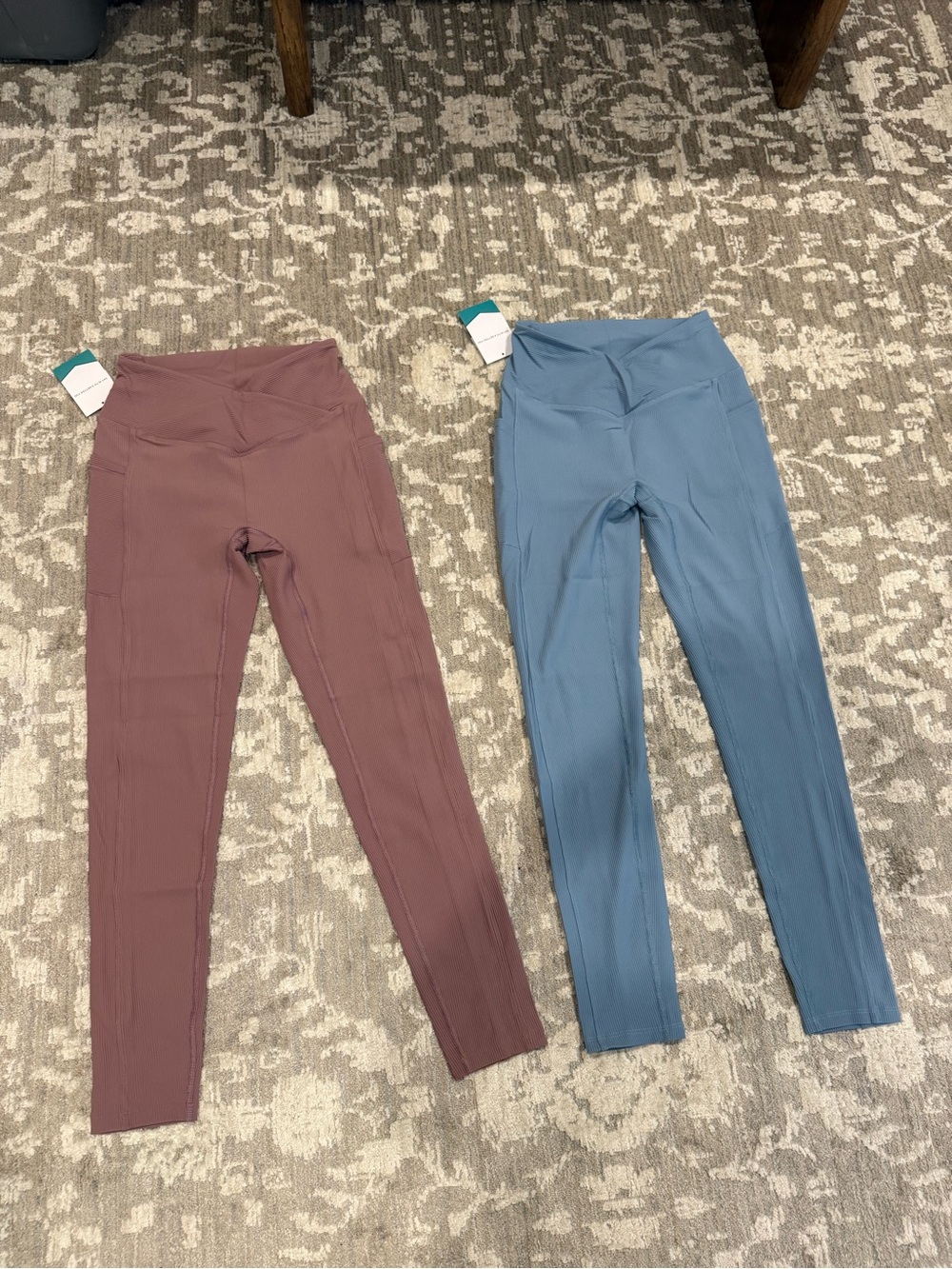 NWT Blathyoga Ribbed Crossover Waist Leggings with Pockets 2 pairs size small